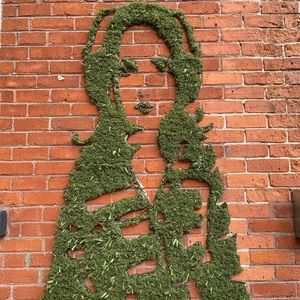 Meet your posher Dina!